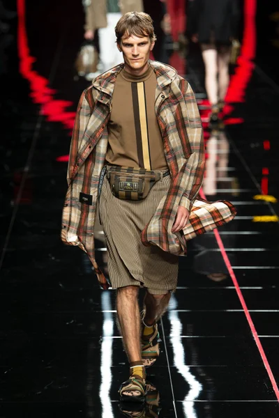Look 25